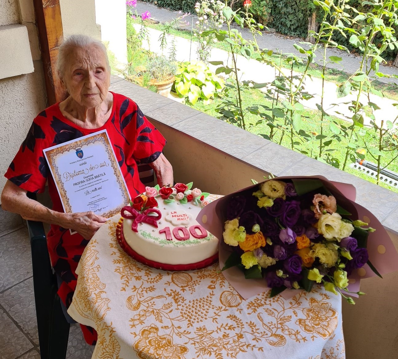 Primăria sărbătorește o ploieșteancă la împlinirea unui secol de viață! Primăria sărbătorește o ploieșteancă la împlinirea unui secol de viață!