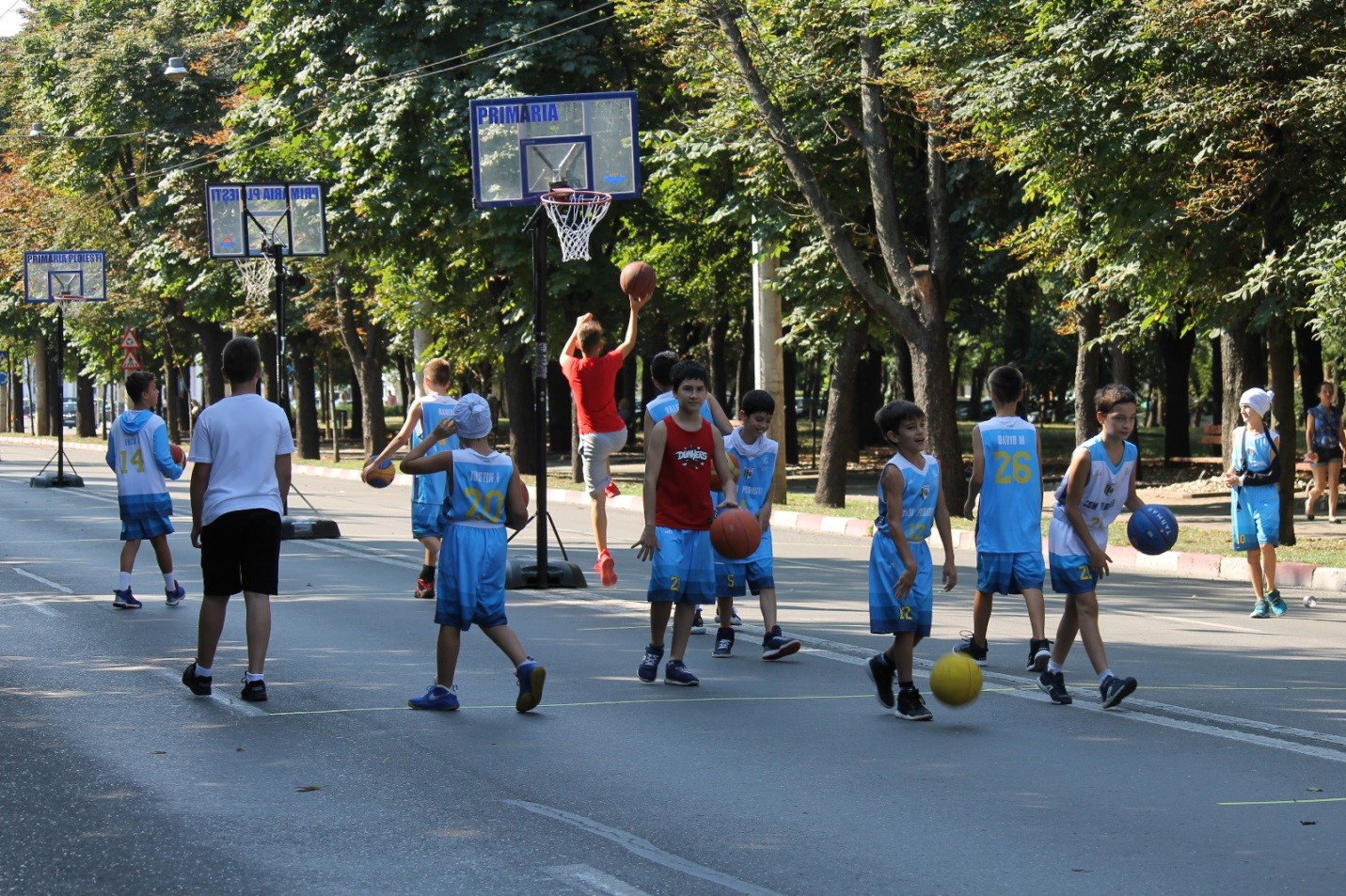 CS Alpha Prahova aduce sportul în mijlocul comunității – evenimente pentru toate vârstele pe Bulevardul Independenței