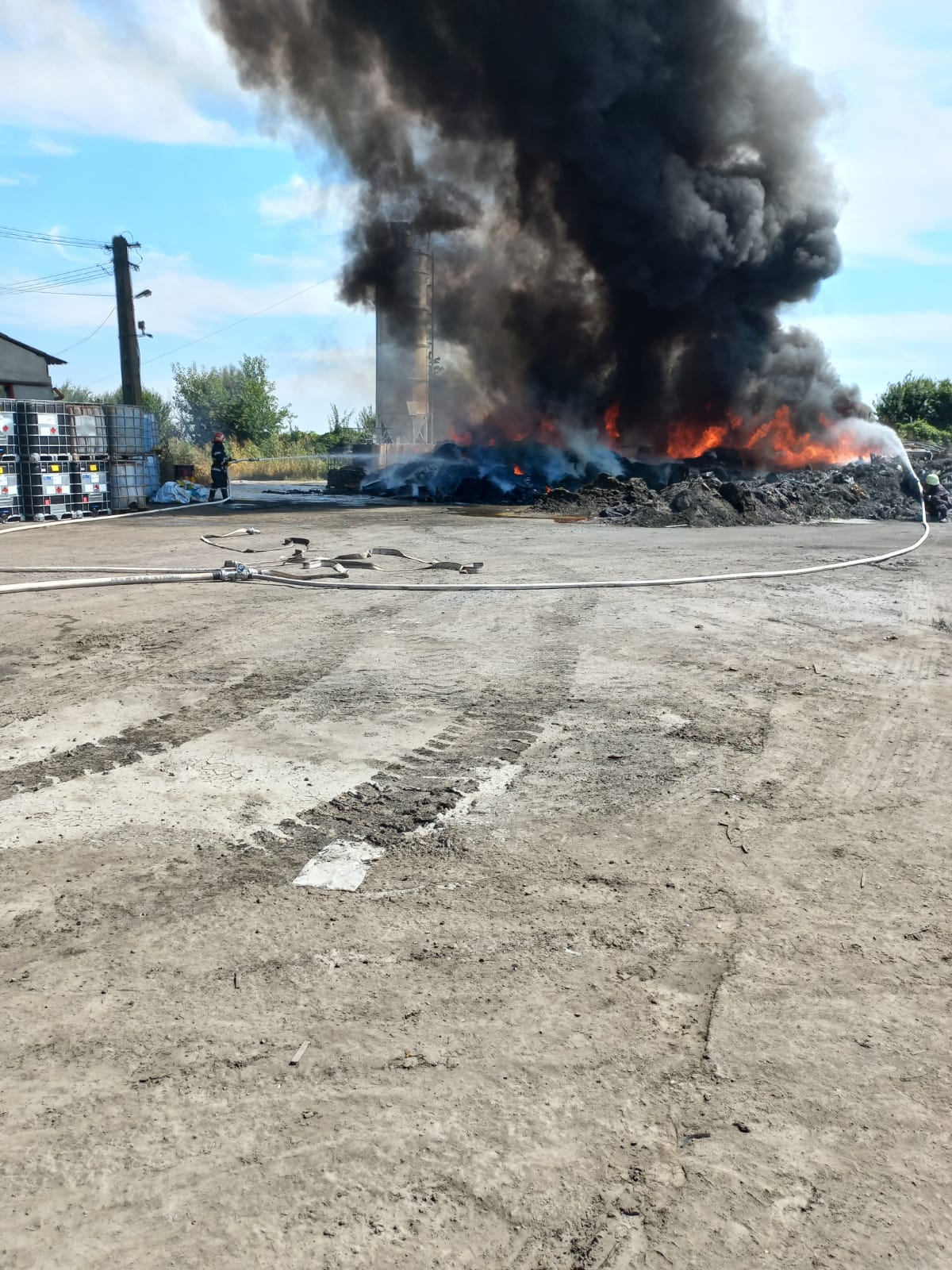 Incendiu la un depozit de deșeuri din Albești-Paleologu Incendiu la un depozit de deșeuri din Albești-Paleologu