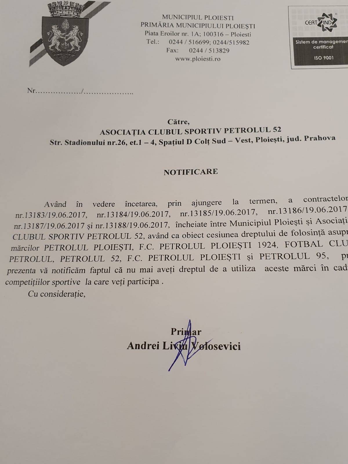 De ce, acum, Petrolul ’52 a avut un debut de sezon mai solid față de cele din ultimii trei ani? Nu cumva pentru că atunci erau loturi, dar nu și antrenorii care ar fi trebuit? Acum, par a fi și fotbaliști, și antrenor la clubul găzarilor! Din păcate, este rost de un (alt)… punct și de la capăt? Nu s-au săturat unii de atâtea presiuni și impuneri?