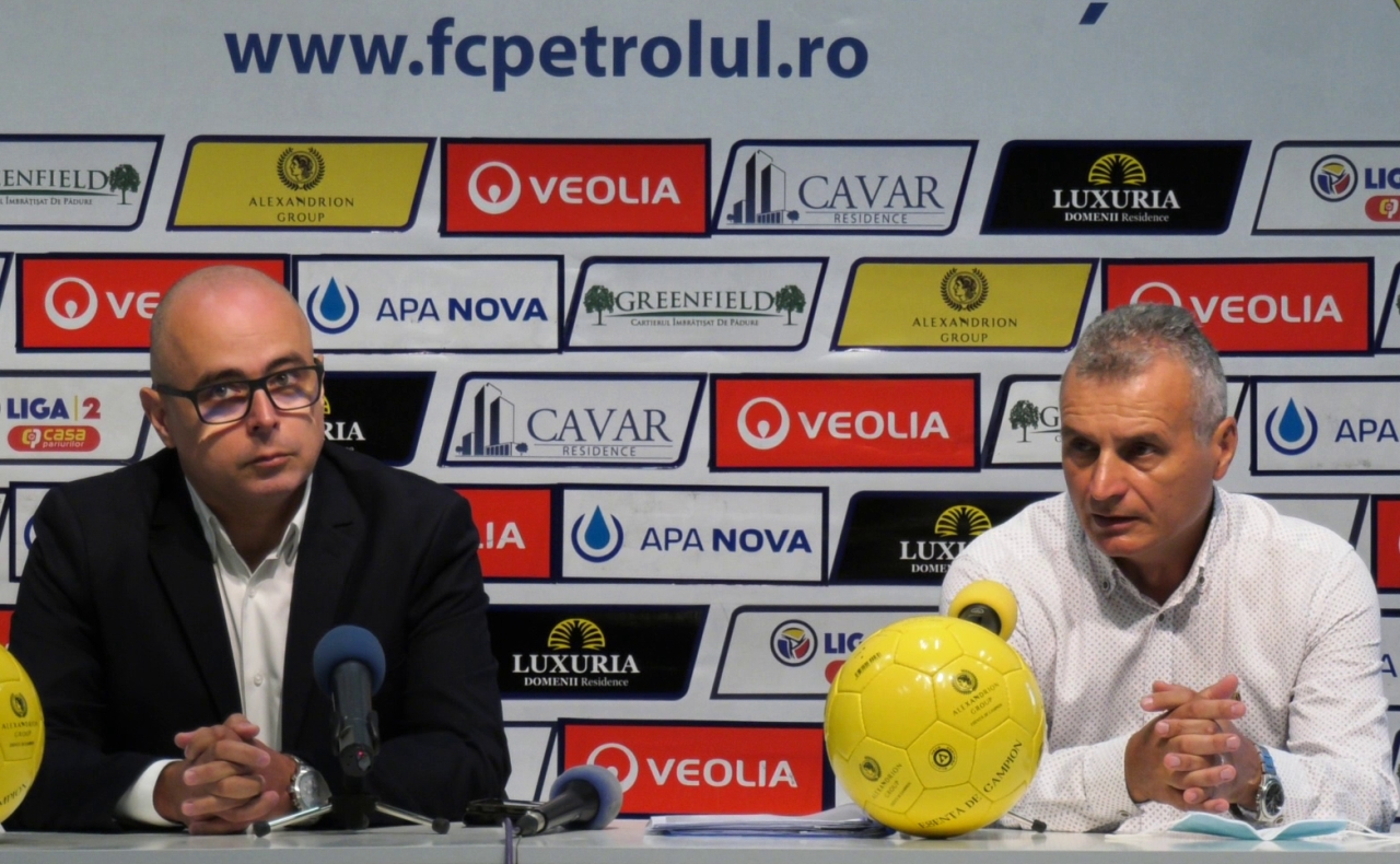 Conferință de presă în trei acte, înaintea meciului cu AFK Csikszereda. Sponsor mai vechi, director nou la marketing și declarații făcute cu maximă precauție față de jocul contra ciucanilor. Plus precizări importante, într-un comunicat al membrilor fondatori ai Petrolului ’52