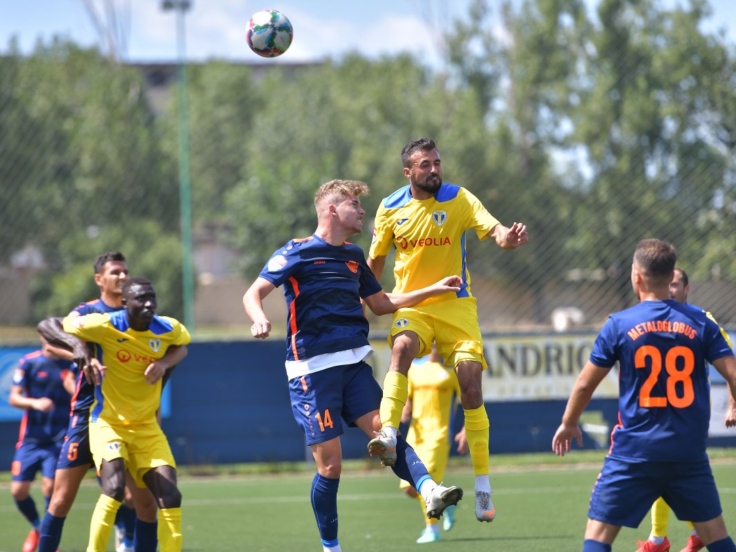 Prea repede revenire cu picioarele pe… gazon, dar încă nimic nu-i pierdut ca obiectiv! E nevoie totuși, neapărat, de ceea ce-i lipsește Petrolului încă din returul Ligii a III-a: un număr 10 care să știe foarte bine să conducă tot jocul!