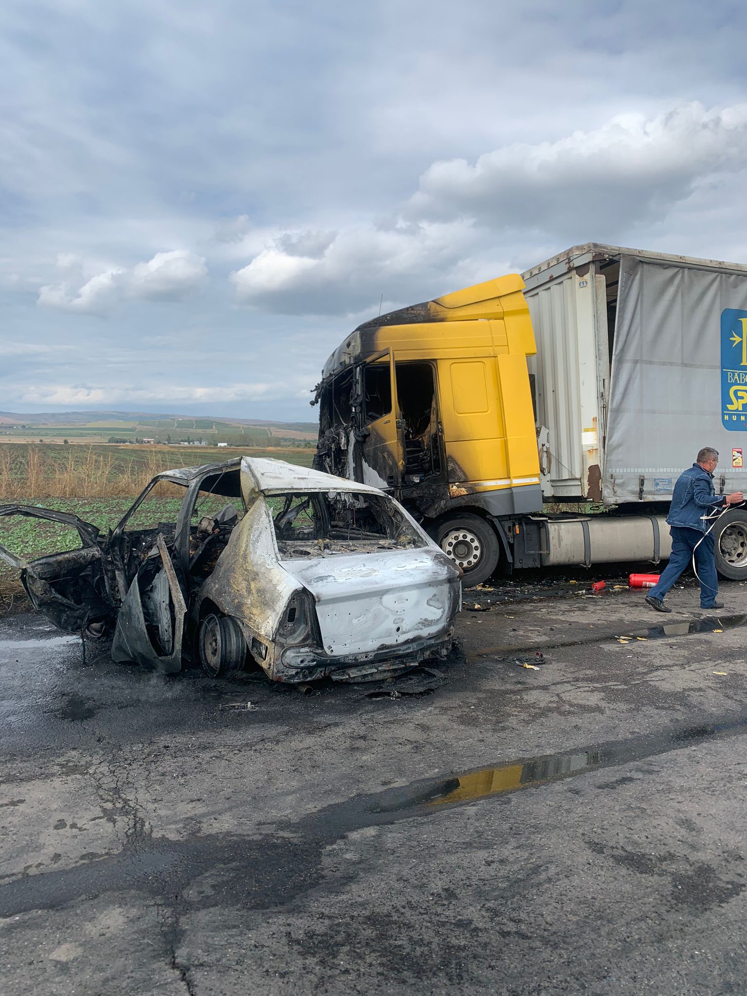 Mașină făcută scrum pe DN1B. Șoferul decedat. Mașină făcută scrum pe DN1B. Șoferul decedat.