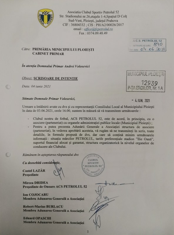 Cât o mai ține jocul de-a ping-pongul dintre Primăria Ploiești și ACS Petrolul ’52? Municipalitatea trage din toate pozițiile pentru o soartă mai bună – pentru ea? -, iar clubul găzarilor este obligat să se… apere mult dincolo de “masă”! Incredibil și, totodată, jenant!