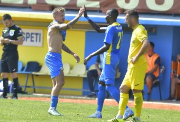 “Nae, e clar, dacă îi duci să joace numai pe iarbă naturală, bat de rup! Rămâne să vezi ce trebuie făcut dacă mai dau peste cea artificială!”. ACS Petrolul ’52: cinci victorii, 13 goluri marcate, numai unul primit, în L2! S-o fi nimerit echipa de promovare?