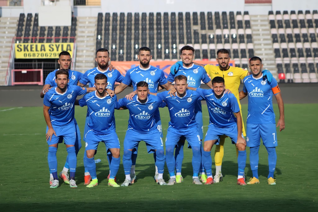 După experiența nefericită de la FC Argeș, fostul play-maker al falimentatei SC FC Petrolul, spaniolul Pablo de Lucas, nu a mai revenit în România. În prezent, face parte din lotul liderului Super Ligii din Albania, FK Kukësi, echipă antrenată de ex-secundul lui Lucescu jr., italianul Diego Longo! După experiența nefericită de la FC Argeș, fostul play-maker al falimentatei SC FC Petrolul, spaniolul Pablo de Lucas, nu a mai revenit în România. În prezent, face parte din lotul liderului Super Ligii din Albania, FK Kukësi, echipă antrenată de ex-secundul lui Lucescu jr., italianul Diego Longo!