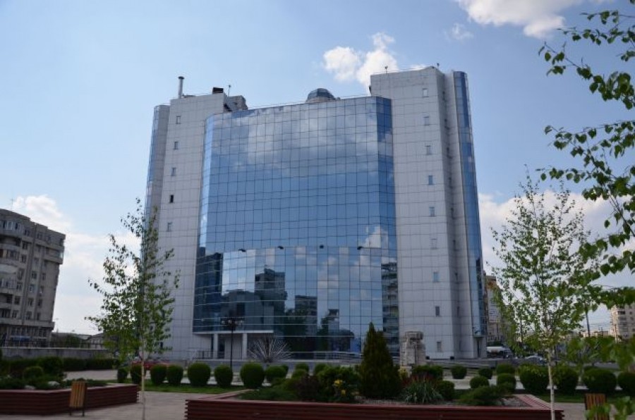 Primăria vrea să-i “mute” pe ploieștenii iubitori de fotbal, de pe arena Ilie Oană, în… sala Olimpia? Așa ar “zice” un proiect de HCL depus de către edilul-șef al municipiului!