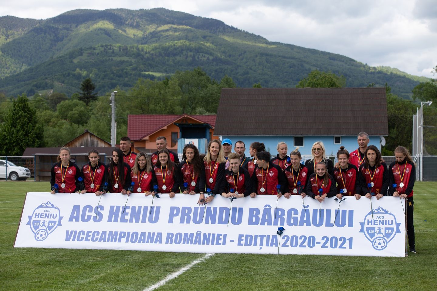 O fotbalistă din Prahova, mare simpatizantă a Petrolului, face cinste județului său la vicecampioana națională Heniu Prundu Bârgăului. Evoluează pe tricou cu numărul idolului său, un fost “lup” dintr-o perioadă fastă