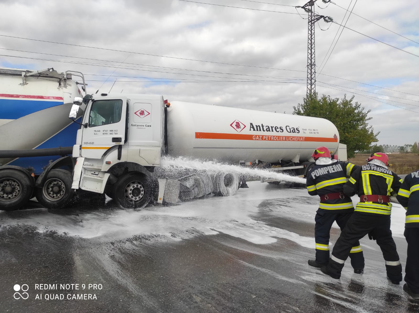 Doi coloși ai șoselelor, unul fiind plin cu combustibil lichid, s-au ciocnit pe DN72 Doi coloși ai șoselelor, unul fiind plin cu combustibil lichid, s-au ciocnit pe DN72