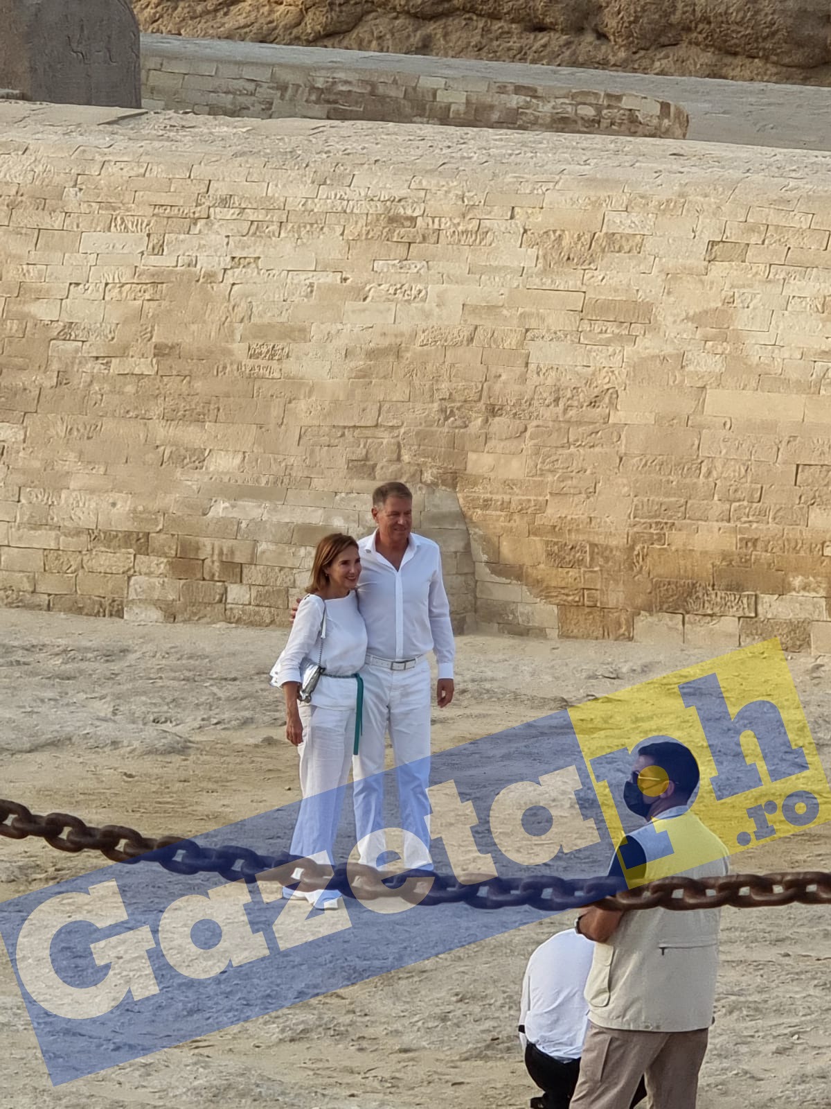 Pozele publicate în exclusivitate de Gazeta de Prahova cu Klaus Iohannis la Piramide au răscolit întreaga țară. Am oferit drept de publicare celor mai importante instituții de presă din România Pozele publicate în exclusivitate de Gazeta de Prahova cu Klaus Iohannis la Piramide au răscolit întreaga țară. Am oferit drept de publicare celor mai importante instituții de presă din România
