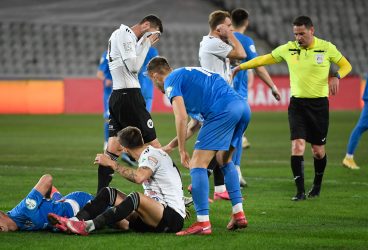 Ce face CCA? Uită de la… mână până la gură? Delegare bizară la centru și la o linie, în meciul dintre FC Brașov și ACS Petrolul ’52, de pe “Tineretului”!