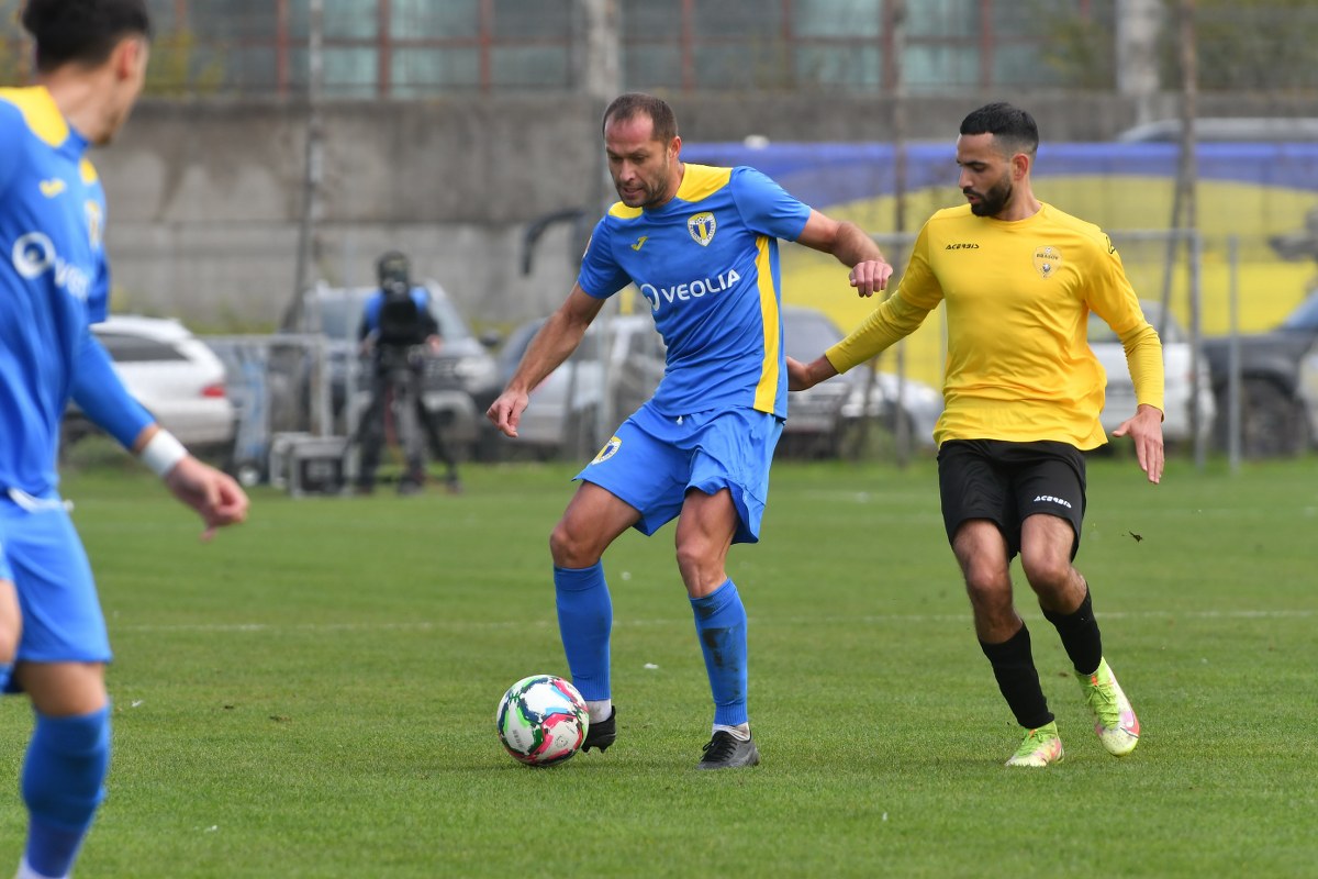 De ce fotbaliști mai în vârstă sau care nu au mai jucat aproape un an au “explodat”, în vară-toamnă, la ACS Petrolul ’52 și au devenit vedete ale liderului Ligii a II-a? Mediul, staff-ul tehnic, atmosfera de familie ar fi explicațiile sau toate la un loc?