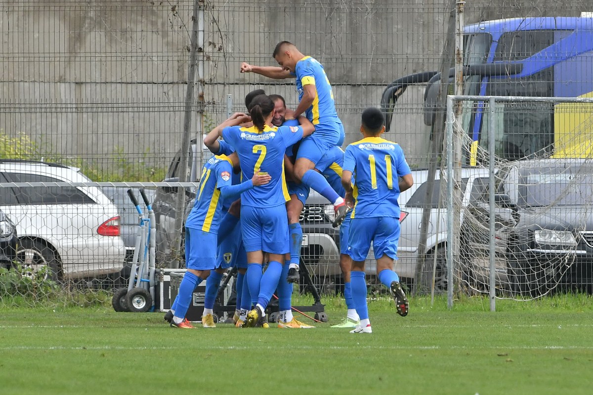 Dacă a fost ales antrenorul potrivit, dacă lotul are cele mai bune dubluri pe toate posturile, chiar și mai mult decât atât, dacă – mai ales – există dorință și voință de a promova, atunci ACS Petrolul ’52 este echipa care poate “bate” pe oriunde tot ce prinde! Rămâne de văzut totuși ce se va întâmpla în “seria de foc” care urmează de-a lungul a mai bine de o lună!