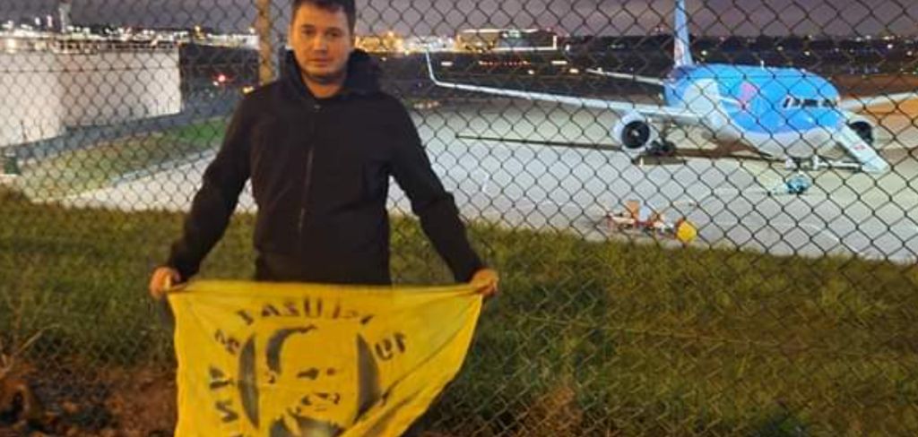 Un exemplu de suporter adevărat al culorilor galben-albastre: Bogdan Dinu face aproape 3.000 de kilometri, de la Birmingham, pentru a fi alături de Petrolul ’52, la derbiul contra CSA Steaua București, de joi seară!