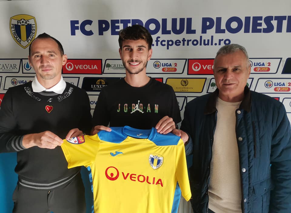 Vlad Prejmerean, fotbalist polivalent în vârstă de 23 de ani, i-a fost adversar Petrolului de trei ori în două ediții de campionat ale L2. “Lupii” le-au luat gorjenilor de la Viitorul Pandurii pe căpitanul din sezonul precedent!