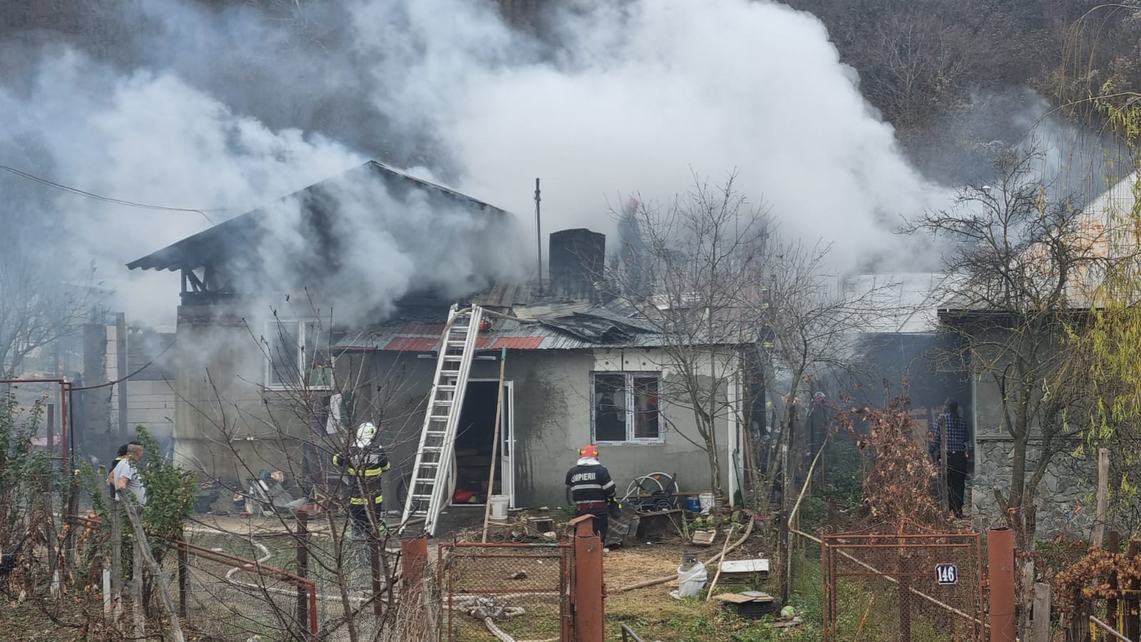 Imagini de la incendiul de astăzi din Băicoi