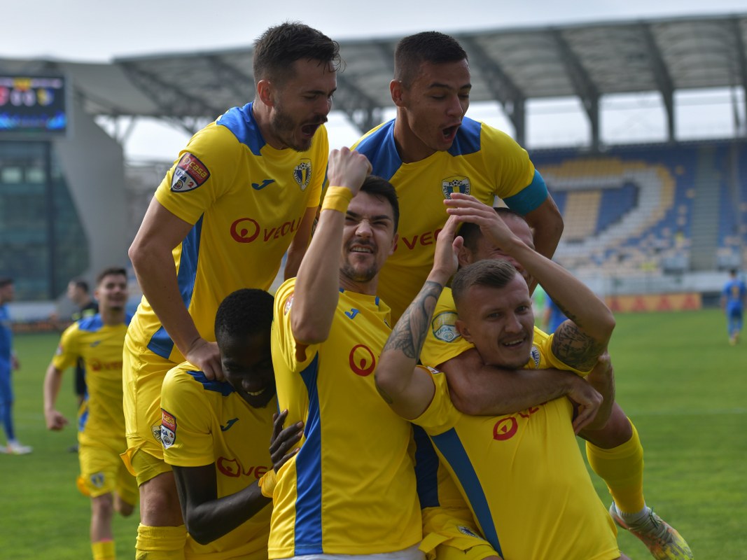 De ce merge, oare, ACS Petrolul ’52 din victorie în victorie, de 11 etape? Nu cumva fiindcă s-a refuzat ferm verdictul ante-factum al unor “specialiști” locali că ar exista lot numai de locurile 8-10?