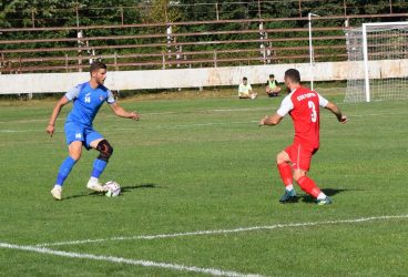 Al treilea derbi dintre echipele prahovene de L3 – din mai mult ca sigur cele cinci – a fost unul în care, dincolo de, zice-se, ceva nervi, a câștigat trupa mai bună. CS Blejoi “respiră” puțin, după ce-a înfundat-o mai tare la subsol pe CSO Plopeni!