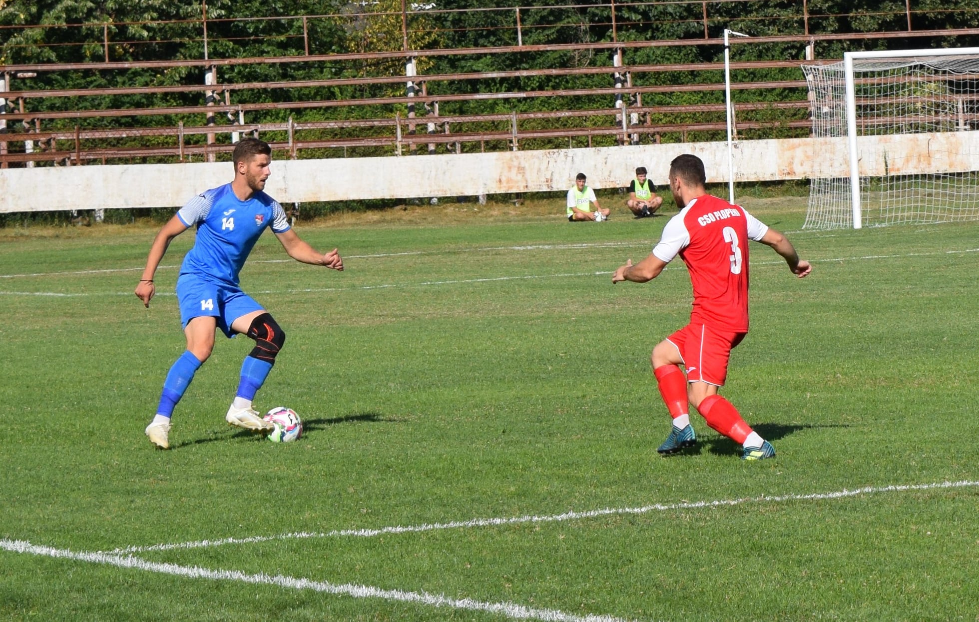 Al treilea derbi dintre echipele prahovene de L3 – din mai mult ca sigur cele cinci – a fost unul în care, dincolo de, zice-se, ceva nervi, a câștigat trupa mai bună. CS Blejoi “respiră” puțin, după ce-a înfundat-o mai tare la subsol pe CSO Plopeni!