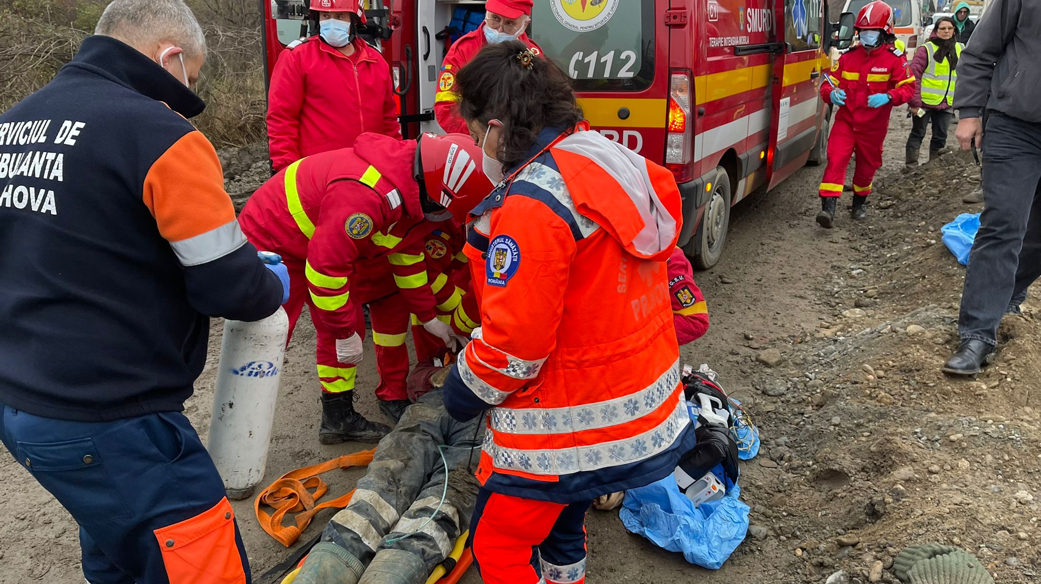 Muncitor la canalizare a murit sub un mal de pământ care s-a surpat peste el Muncitor la canalizare a murit sub un mal de pământ care s-a surpat peste el