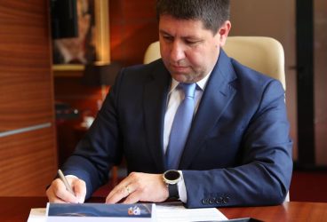 Revenit de la safari și scufundări, primarul Azugii, George Barbu, dă drept la replică. Îl publicăm!