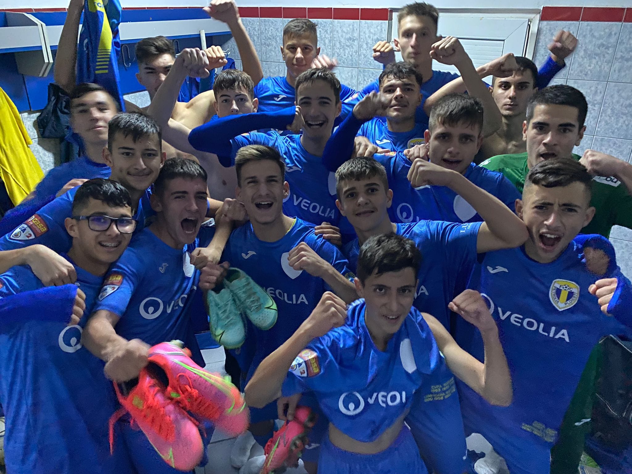 O echipă de “puști” talentați de care clubul găzarilor trebuie să aibă mare grijă, ci nu s-o vândă “pe bucăți”, în timp! De la un 6-2 pe fostul “23 August” nu a mai învins-o Petrolul pe Steaua la un scor-fluviu ca recent în “Ghencea”!