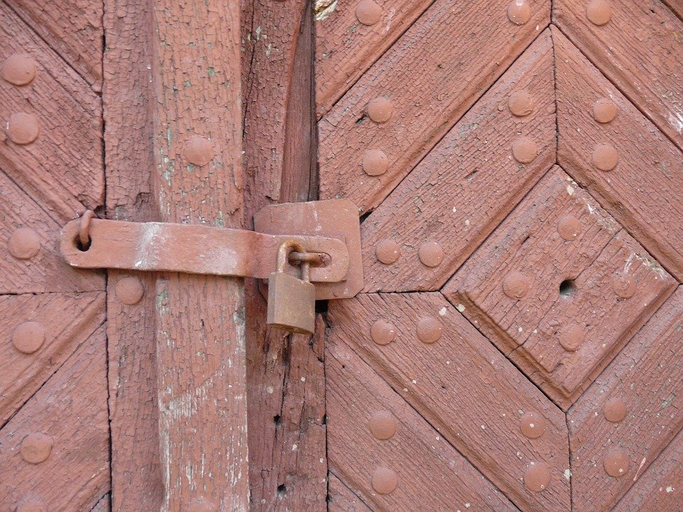 Femeie cu afecțiuni psihice din Jugureni, ”prizoniera” tatălui său Femeie cu afecțiuni psihice din Jugureni, ”prizoniera” tatălui său