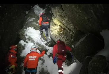 Timp de 9 ore s-au luptat salvamontiștii prahoveni să salveze viața unei femei