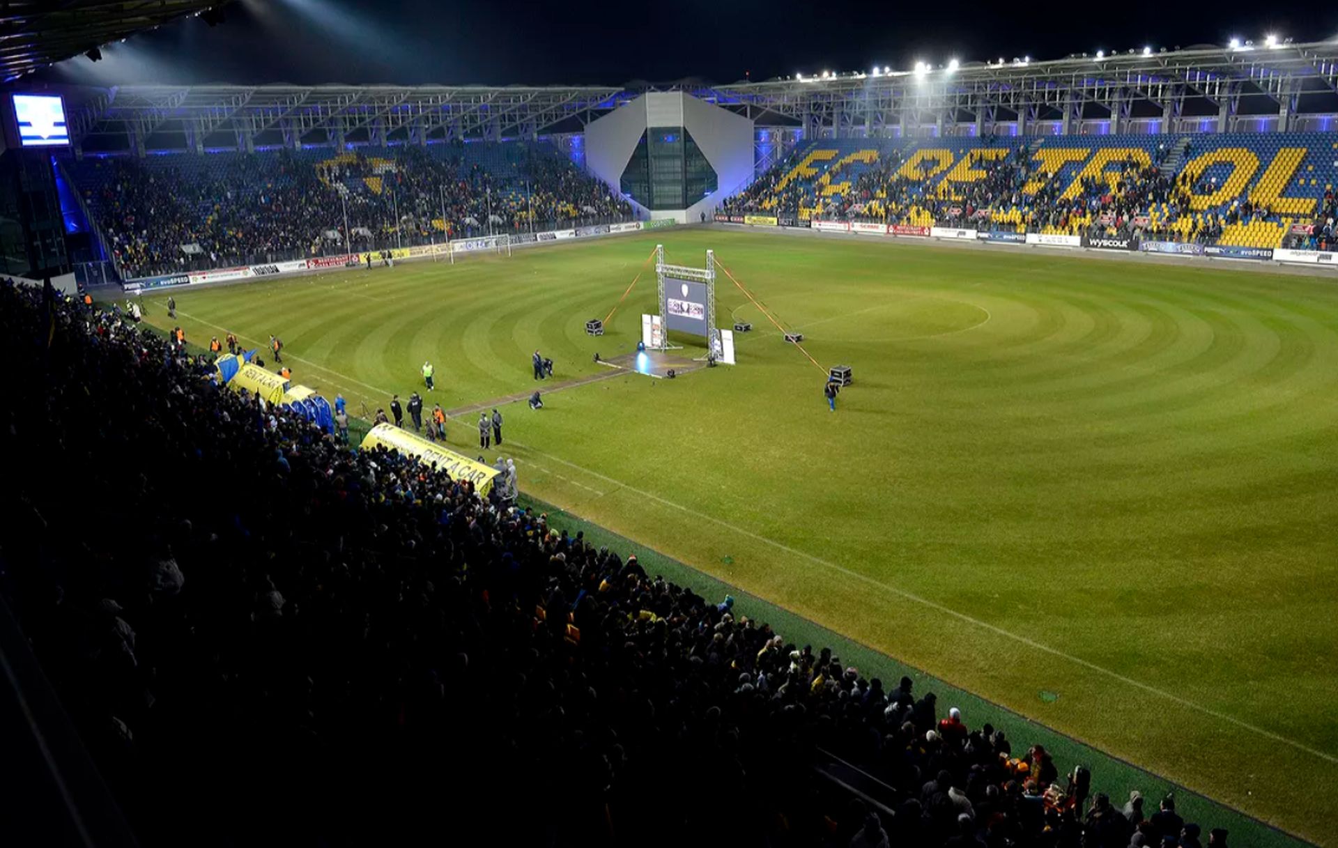 Ca pe “vremea lui Mutu”! Deși este iarnă, FC Petrolul Ploiești își va relua pregătirile, luni seara, pe arena Ilie Oană, la lumina reflectoarelor!