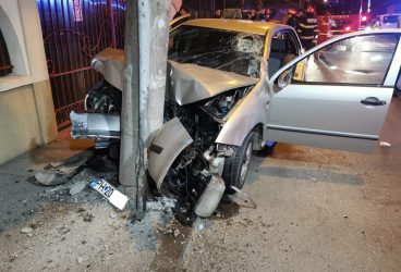 Accident în Ploiești, pe str. Bobâlna, cu alcool și mașini făcute praf