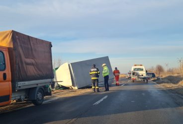 Imagini de la accidentul rutier din comuna Tomșani