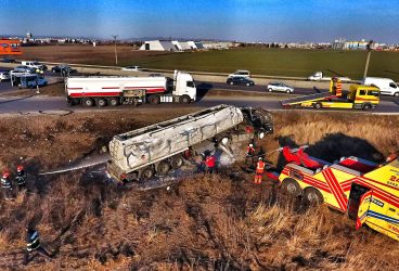 Pericol major: cisternă plină cu motorină s-a răsturnat pe Centura de Vest a Ploieștiului