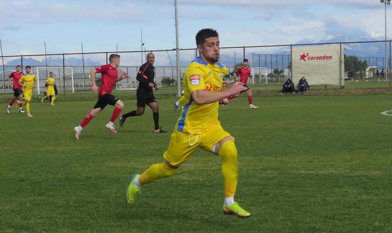 A dat FC Petrolul lovitura cu Dragoș Gheorghe? Dar cu Mihai Velisar, Vedran Vrhovac, Marius Cioiu și Sebastian Moroz? Să întărească tânărul Cătălin Tolea grupa “underilor”? Răsunsuri clare, numai în ceea ce a mai rămas din sezonul regular și în play-off-ul actualei ediții a Ligii 2