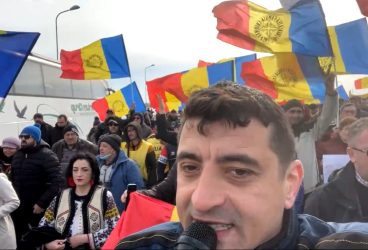 George Simion (AUR) a adunat o mare masă de protestatari din toată țara la Ploiești, ca să plece spre Piața Universității și Cotroceni