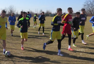 Deși calificați matematic în play-off, fotbaliștilor de la FC Petrolul nu li se mai dă zi liberă după un meci! Și după un zbor dintr-o parte în alta a țării!