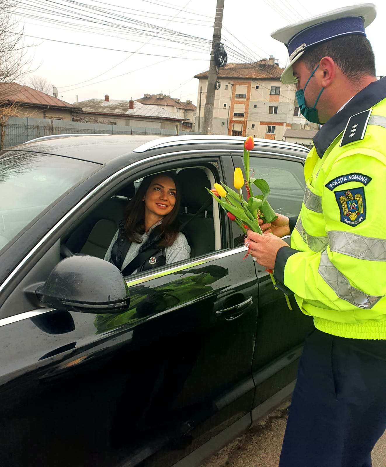 DOAMNELE ŞI DOMNIŞOARELE, ÎNTÂMPINATE DE POLIŢIŞTI ÎN PRIMA ZI A PRIMĂVERII