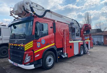 Un electrician a rămas electrocutat pe stâlp, în timpul unei intervenții la Puchenii Mari