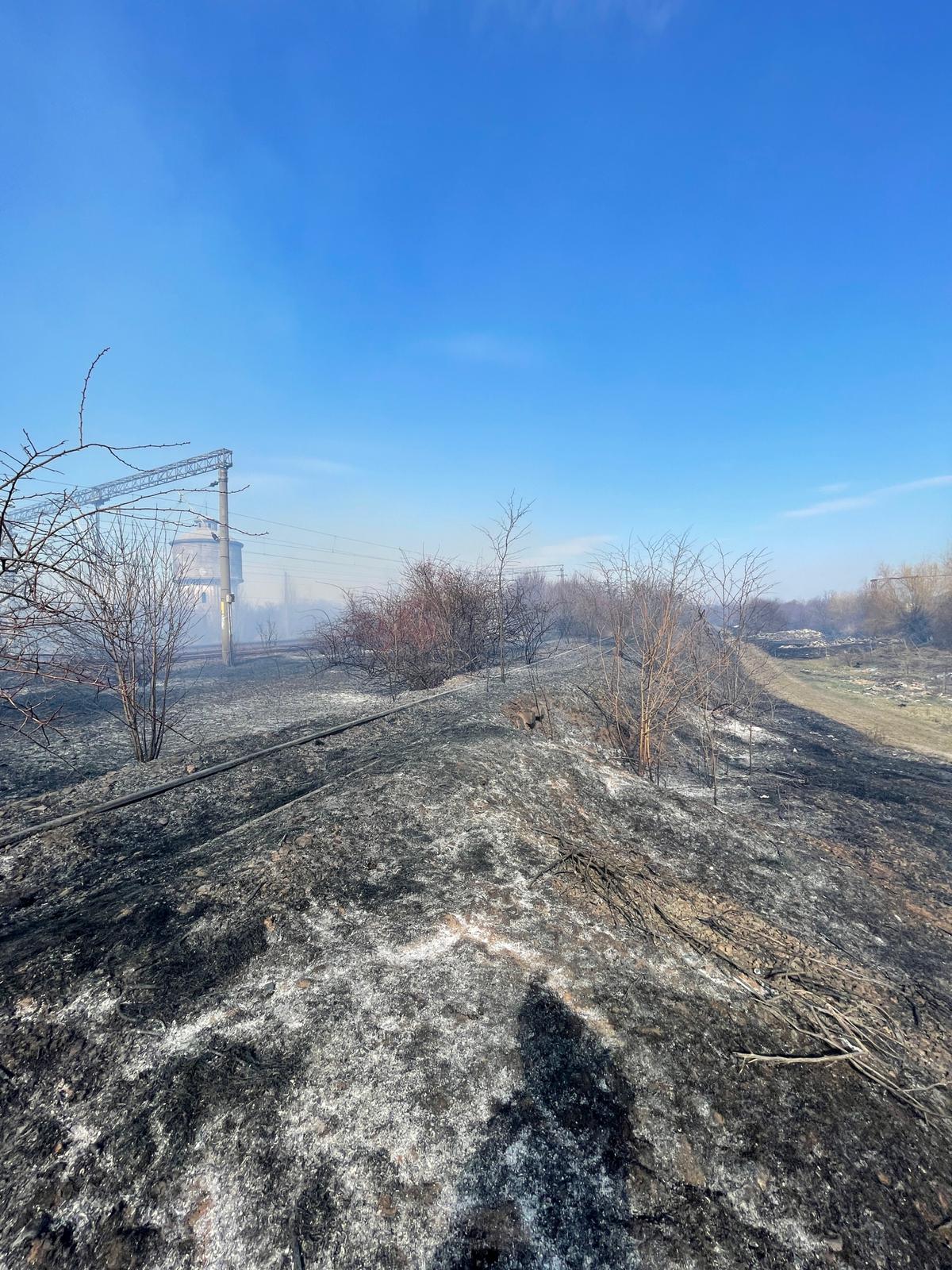 Marfar încărcat cu benzină, în pericol să fie cuprins de un incendiu de vegetație, la Inotești Marfar încărcat cu benzină, în pericol să fie cuprins de un incendiu de vegetație, la Inotești