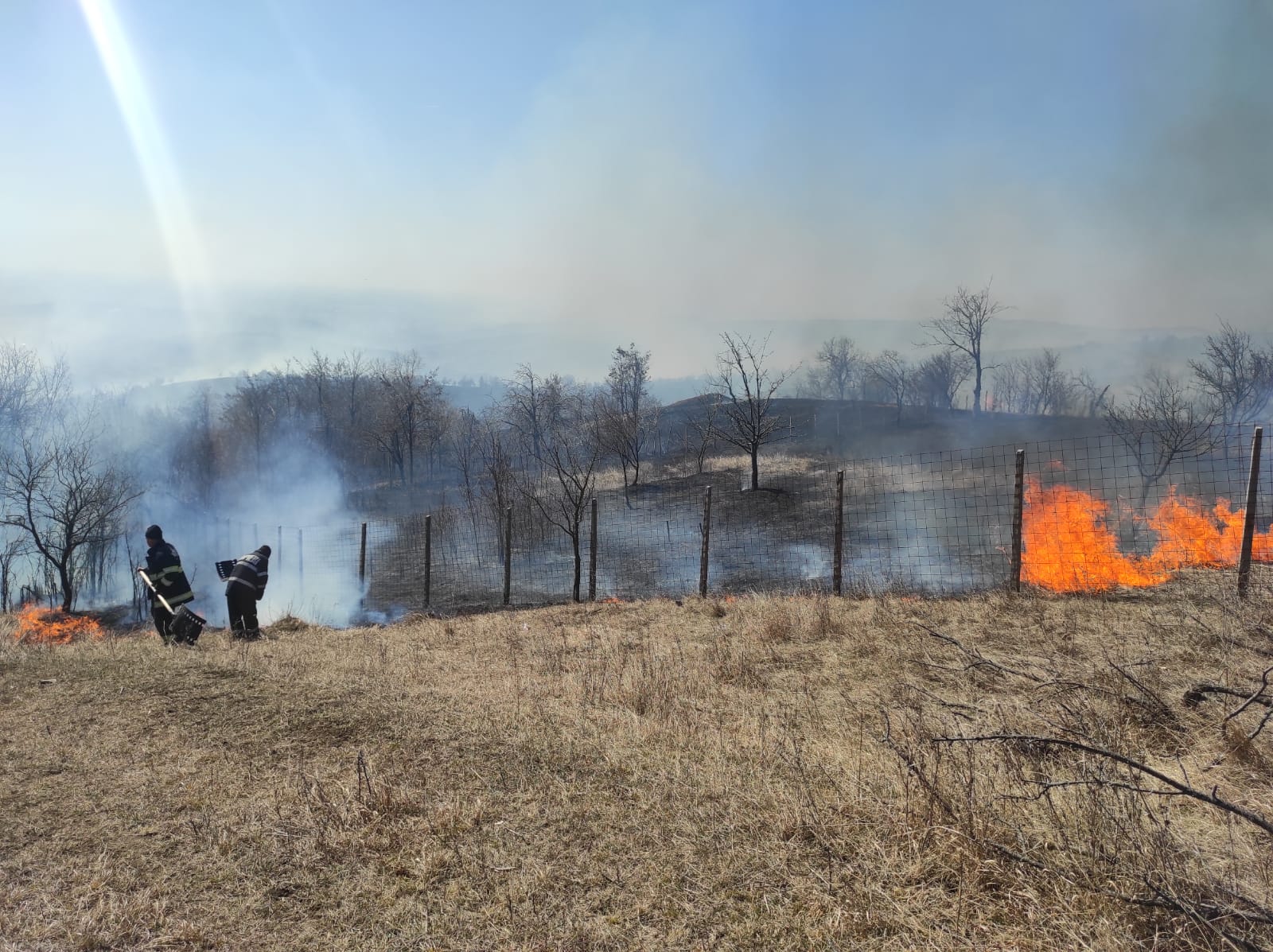 Incendiu de vegetație a cuprins peste 120 de hectare din comuna Jugureni Incendiu de vegetație a cuprins peste 120 de hectare din comuna Jugureni