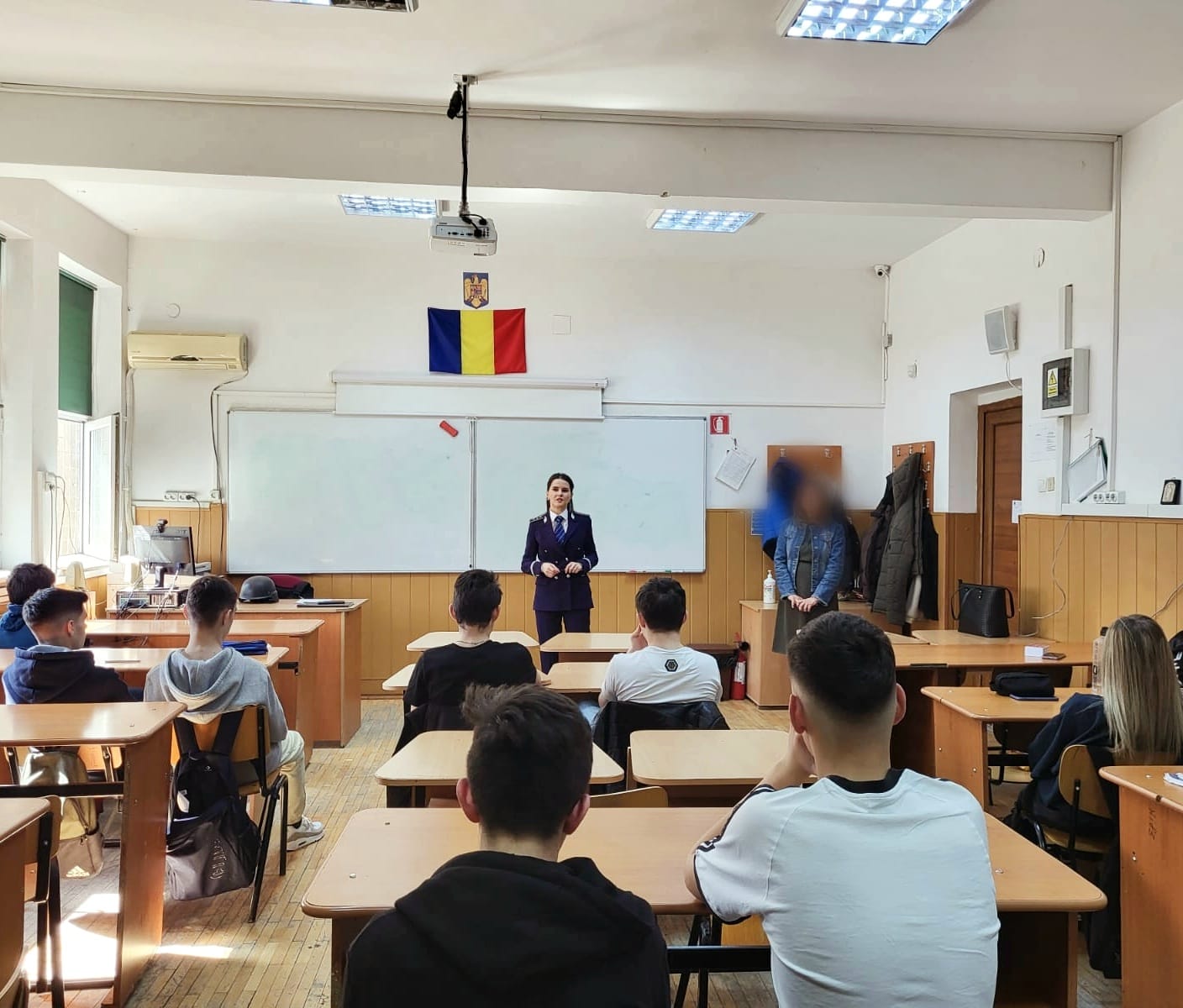 Meseria de polițist, promovată în liceele prahovene