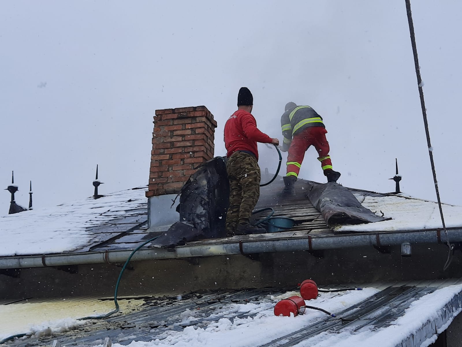 Weekend plin de evenimente pentru pompieri. Bilanţul misiunilor