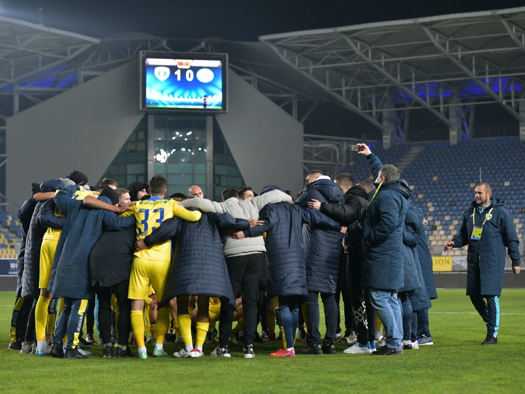 Un play-off de eșalon secund ca un… alt campionat. Șase echipe, printre care și marea surpriză plăcută de ultimă oră Unirea Slobozia, dar și CSA Steaua fără drept de accedere în L1, se vor lupta la greu pentru a promova pe prima scenă a fotbalului românesc!