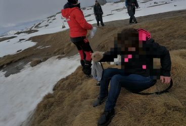 Salvamontiștii au salvat o femeie desculță în zăpadă, pe traseul Babele-Crucea Caraiman