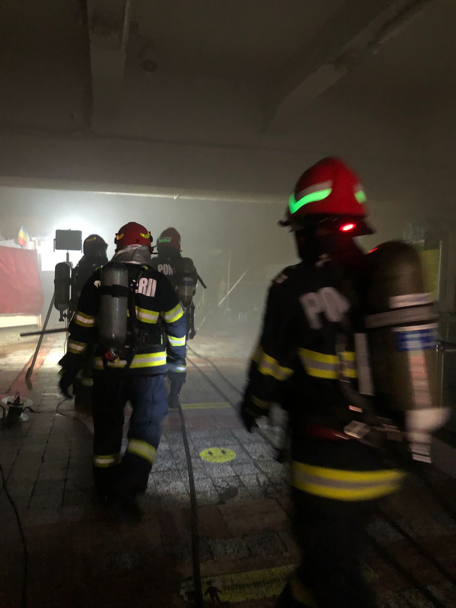 Imagini din interiorul Halelor Centrale din Ploiești, la incendiu