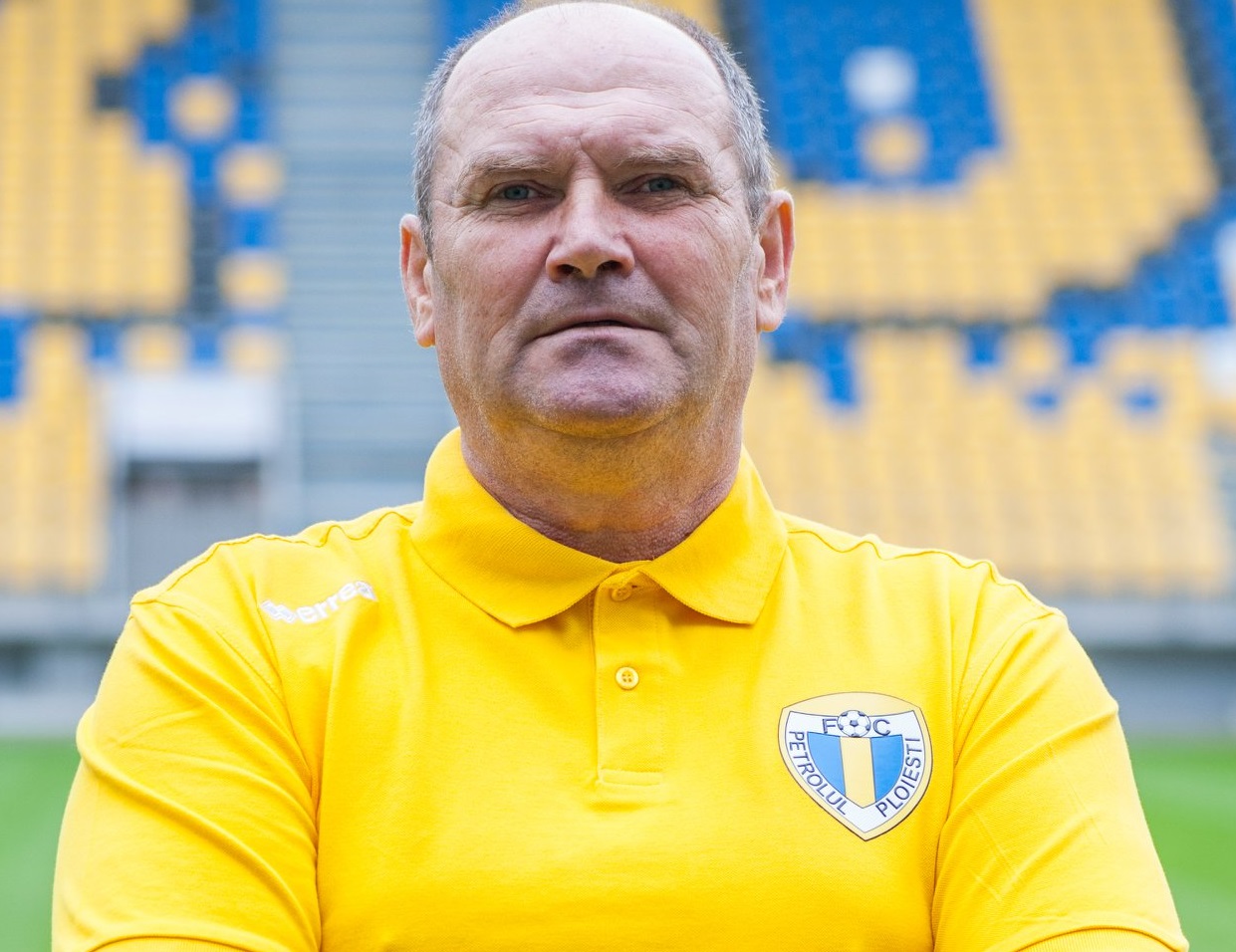 Un moldovean din Dorohoi, venit de la Oradea pentru a face istorie în fotbalul de la Ploiești, urbe care l-a adoptat cu mare dragoste, aniversează astăzi mai bine de șase decenii de viață! La mulți ani sănătoși și fericiți, Gheorghe Liliac!