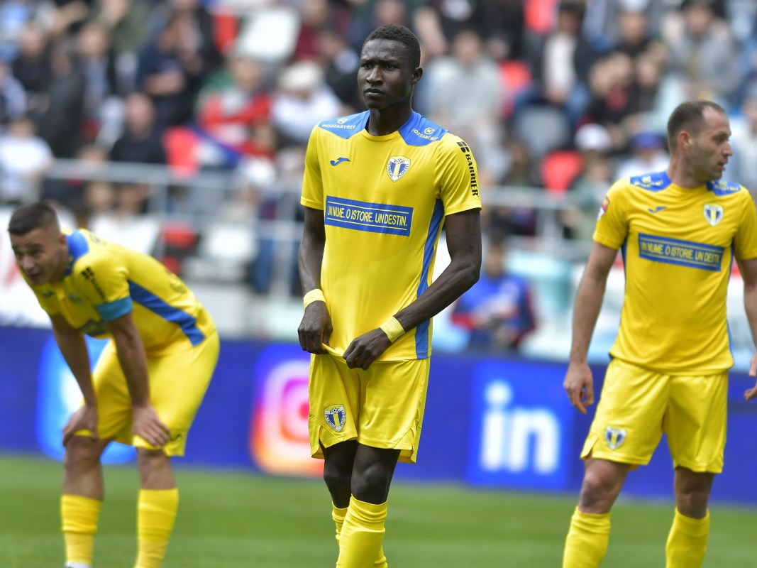 În toamna lui 2021, Petrolul bătea la greu în campionat, dar mai pierdea prin meciurile amicale. De ce, deocamdată, în 2022 s-a ajuns la o situație aproape pe dos? Derbiul pierdut la CSA Steaua – un semnal serios că promovarea directă este încă departe de a fi jucată!