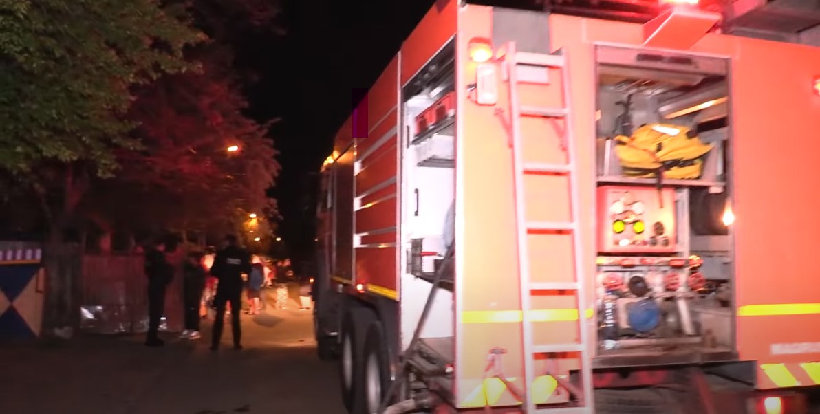 Azi-noapte, au ars 5 case în Cartierul Bereasca din Ploieşti