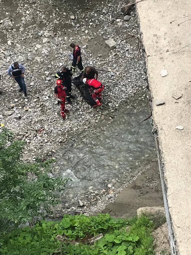 Imagini de la tragedia tinerei din Sinaia care s-a aruncat în prăpastie