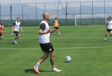 După aproape trei săptămâni de la reluarea pregătirilor pentru viitorul sezon al Ligii 1, FC Petrolul Ploiești va bifa joi și cel dintâi meci amical. Adversară, o echipă de prim eșalon din Moldova de peste Prut