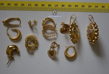 Arestați pentru furtul, ca în filme, a 5 kilograme de aur de la o bijuterie din Ploiești